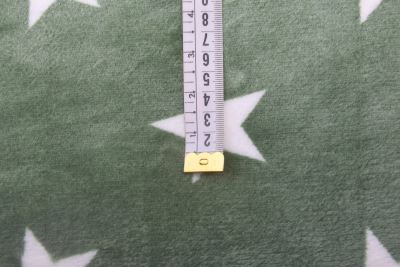 Wellness fleece v zelenej farbe s potlačou hviezdičiek S2458R-3684 (3)