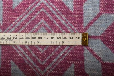 Kabátová látka v modrej farbe so vzorom ornamentov DS-GL2090/1 (3)