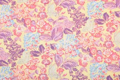 Americká bavlna na patchwork v žltej farbe s kvetmi 199PYOPM/128 (1)