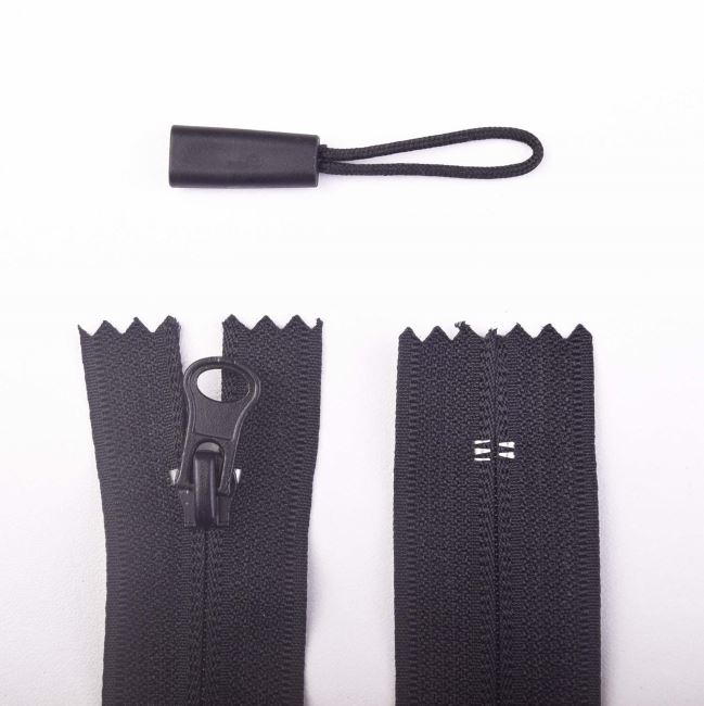Reverzný špirálový zips v čiernej farbe 16 cm I5Z0-16V-332
