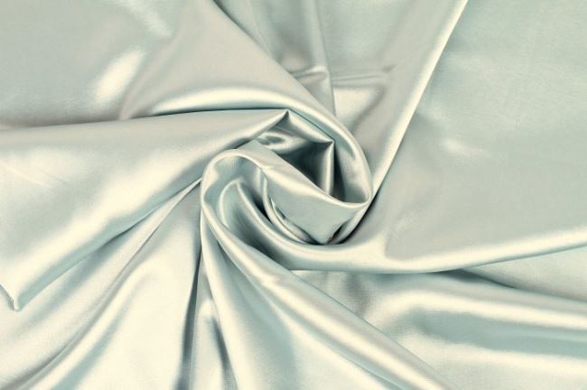 Strečový satén vo svetlo modrej farbe 04241/002