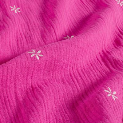 Mušelín vo fuchsiovej farbe s vyšitými kvetmi 25272/017 (1)