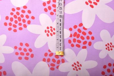 Bavlnený úplet vo fialovej farbe s potlačou kvetín 25723/043 (2)
