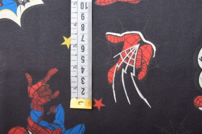 1 m bavlneného úpletu v tmavo šedej farbe s potlačou Spider-Man DS-KUP155 (1)