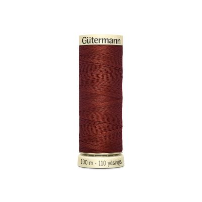 Univerzálna šijacia niť Gütermann v tmavo červenej farbe 227 Univerzálna šijacia niť Gütermann v tmavo červenej farbe 227