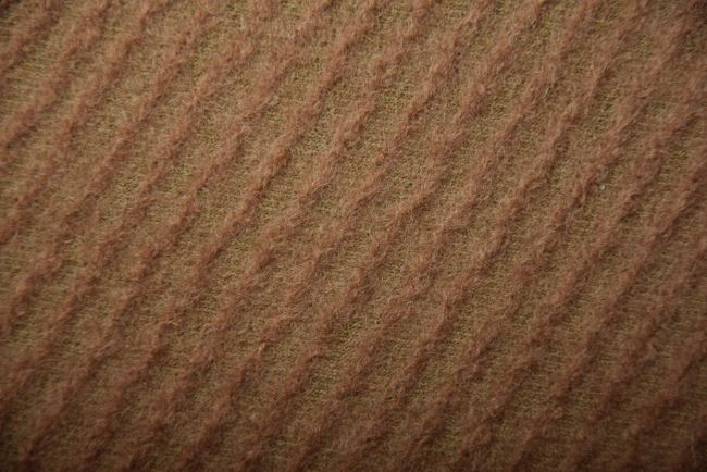 Kabátová pletenina v hnedej farbe s nopkami DS-NS074