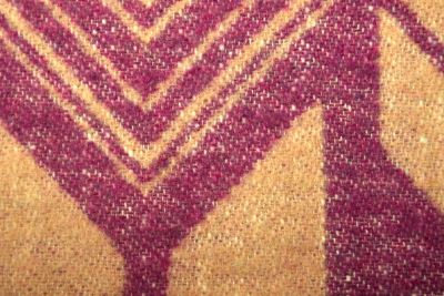 Kabátová látka v béžovej farbe so vzorom ornamentov DS-GL2122 (2)