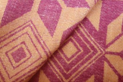 Kabátová látka v béžovej farbe so vzorom ornamentov DS-GL2122