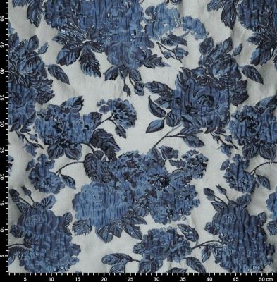 Spoločenská žakárová látka v striebornej farbe s plastickým vzorom kvetín 23187/690 (3)