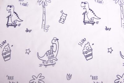 Bavlnený úplet v smotanovej farbe s potlačou dinosaurov a textov TU26453 (1)