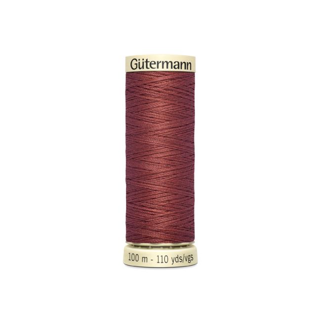 Univerzálna šijacia niť Gütermann vo vínovej farbe 461