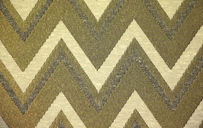Dekoračná žakárová látka so zlatým cik-cak vzorom 1282/080