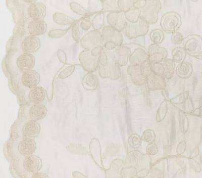 Luxusná prírodná látka Tencel v smotanovej farbe s vyšitými kvetmi 21514/021