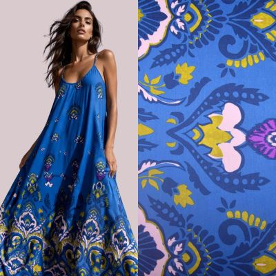 Viskózová látka v modrej s potlačou kvetinových ornamentov TF176