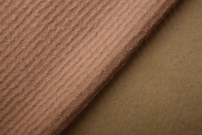 Kabátová pletenina v tmavo béžovej farbe s nopkami DS-NS057