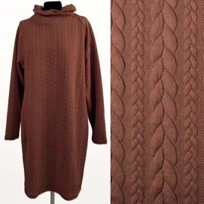 Pletenina v hnedej farbe s vrkôčiky 13423/110 Pletenina v hnedej farbe s vrkôčiky 13423/110