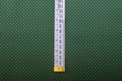 Vianočná látka z bavlny v zelenej farbe s potlačou zlatých drobných bodiek 60893/056 (2)