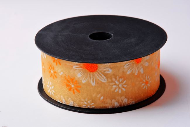 Stuha v oranžovej farbe s kvetmi 4 cm 07282