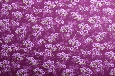Popelín vo fialovej farbe s potlačou kvetín 19412/044 (1)