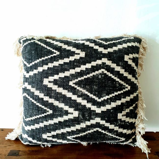 Obliečka na vankúš z Bali v čiernej farbe s geometrickým vzorom o vel.60x60 cm BALI08